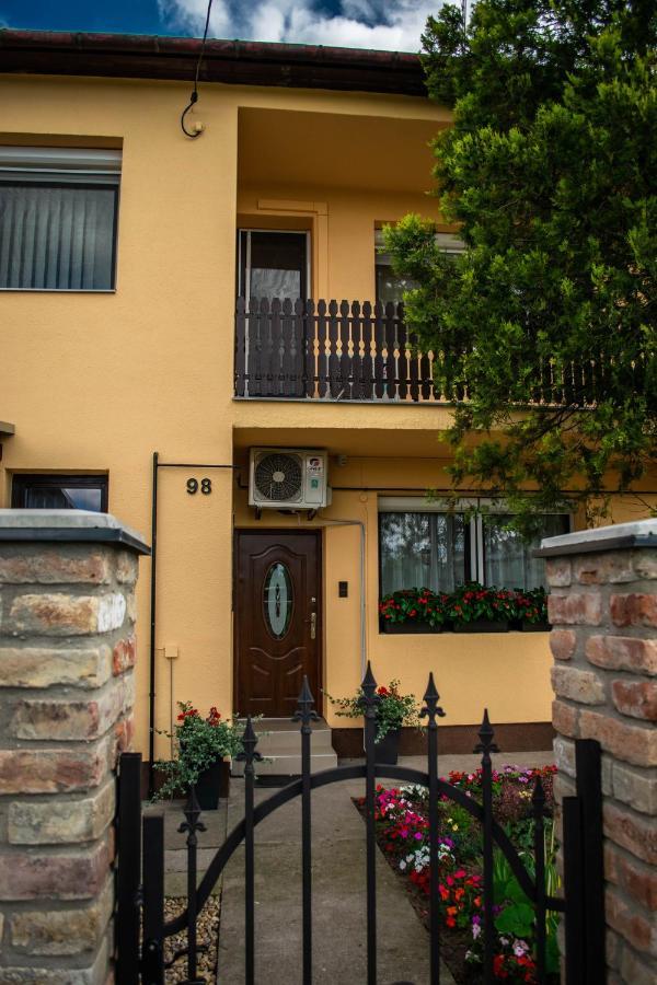 Mónika Vendégház Mórahalom Exterior foto